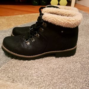 Black winter boots
